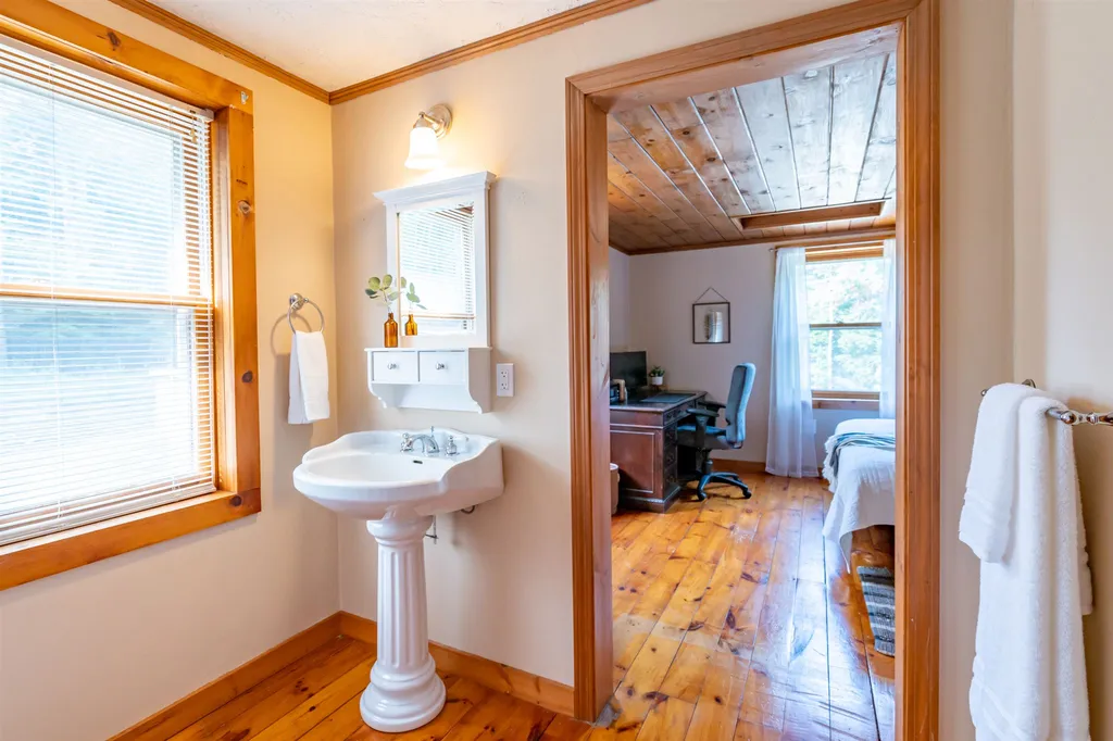 51 Mountain Road Deerfield NH 03037