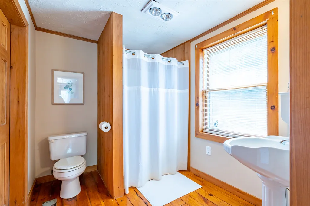 51 Mountain Road Deerfield NH 03037
