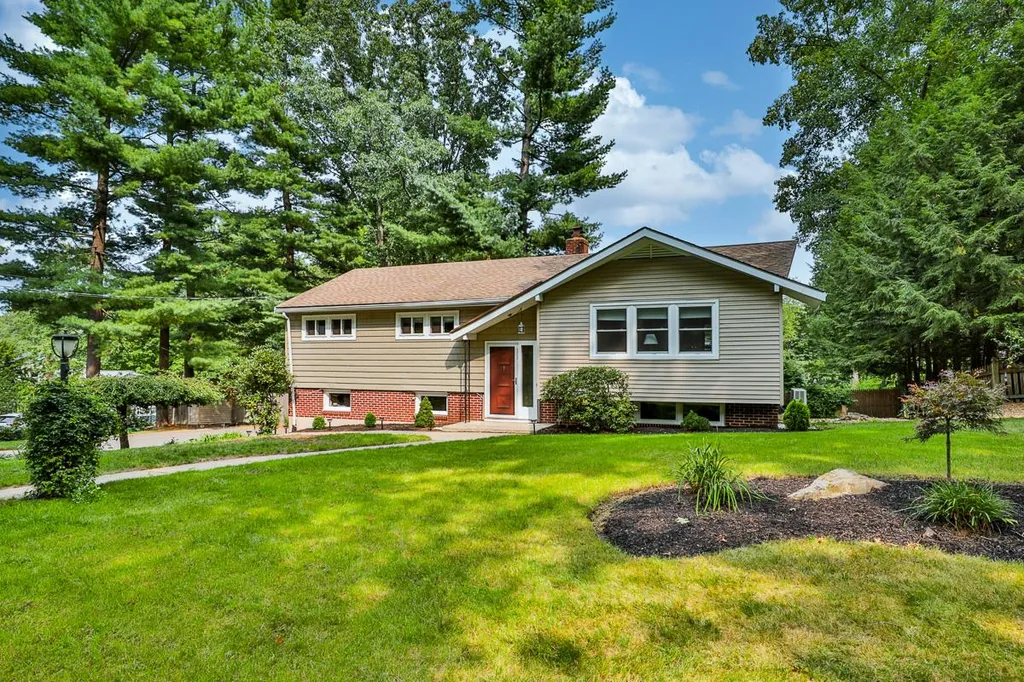6 Westbrook Drive Nashua NH 03060
