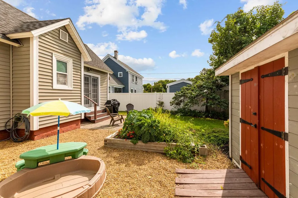 12 Sanborn Street Exeter NH 03833
