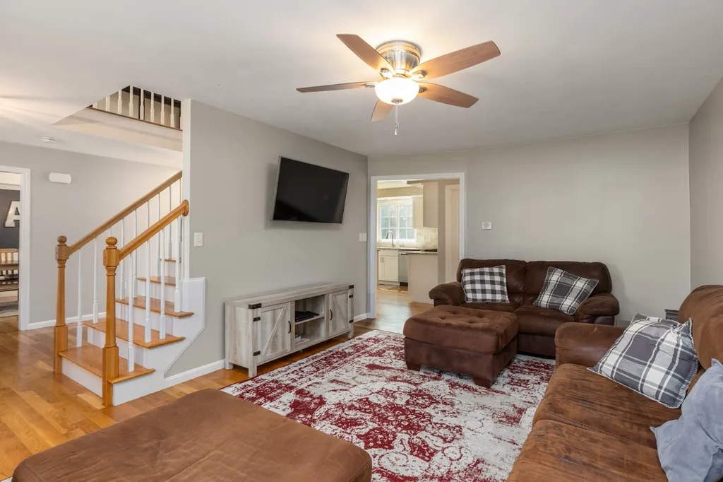 10 Sydney Lane Epping NH 03042