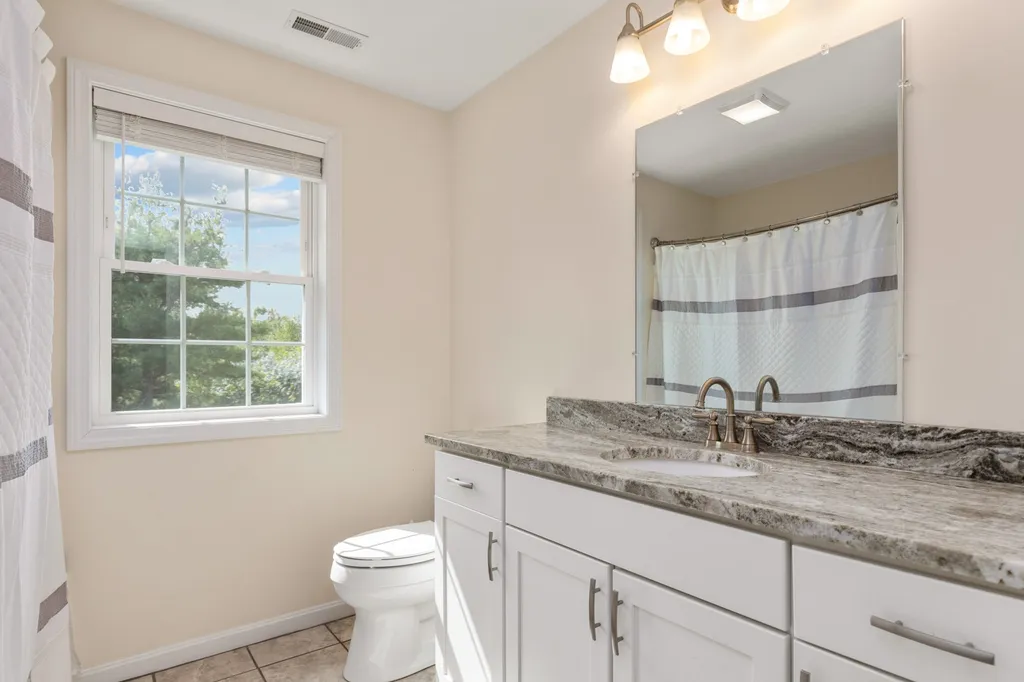 10 Sydney Lane Epping NH 03042