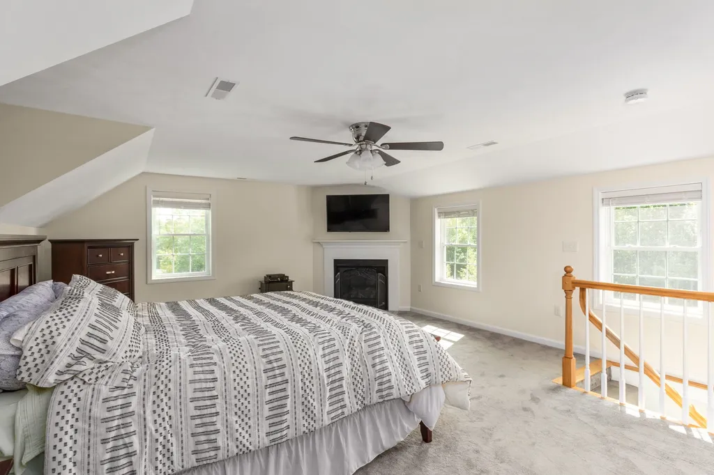 10 Sydney Lane Epping NH 03042