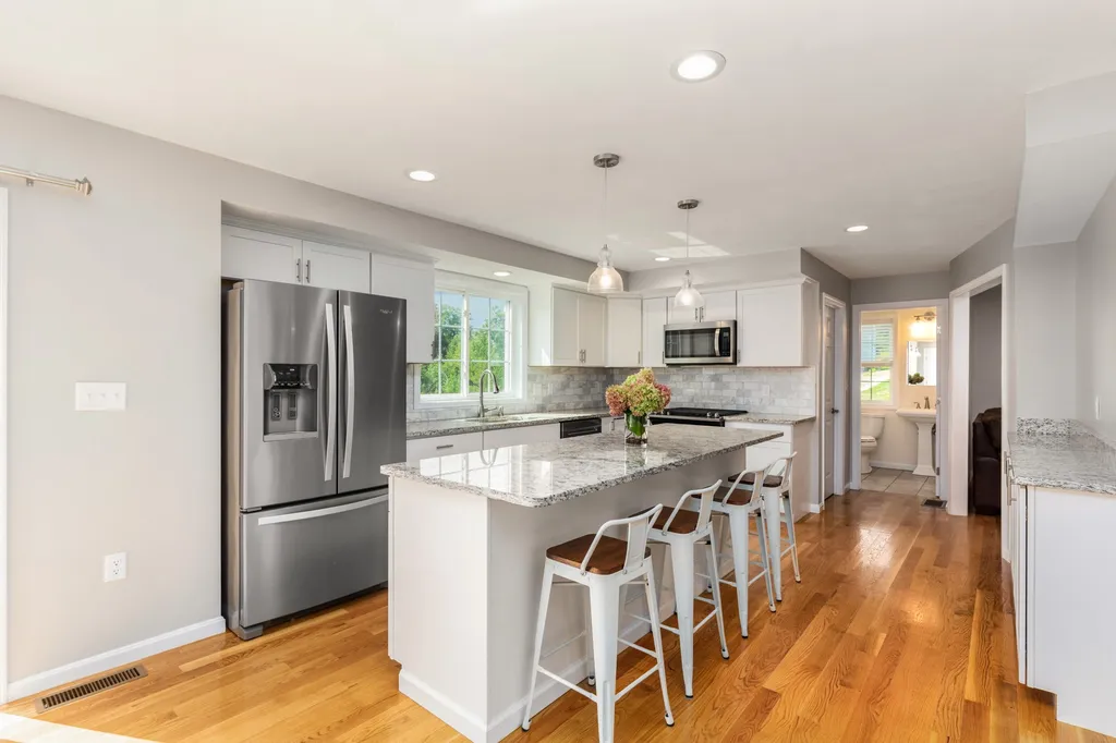 10 Sydney Lane Epping NH 03042