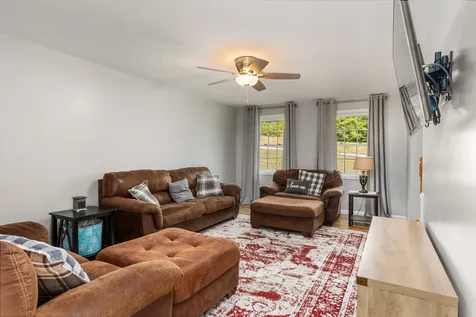 10 Sydney Lane Epping NH 03042