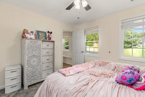 10 Sydney Lane Epping NH 03042