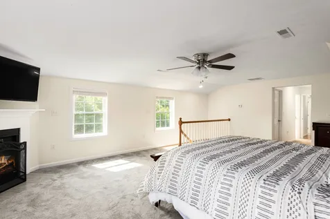 10 Sydney Lane Epping NH 03042