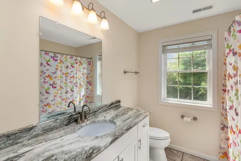 10 Sydney Lane Epping NH 03042