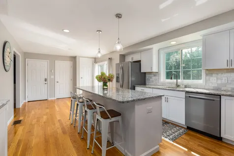 10 Sydney Lane Epping NH 03042