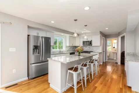10 Sydney Lane Epping NH 03042