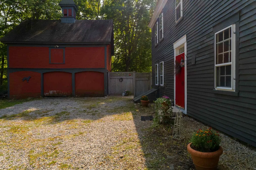 2 Mast Road Lee NH 03861