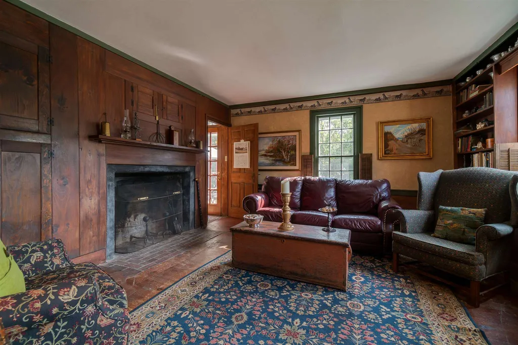 2 Mast Road Lee NH 03861