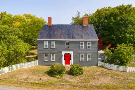 2 Mast Road Lee NH 03861