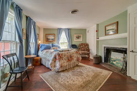 2 Mast Road Lee NH 03861