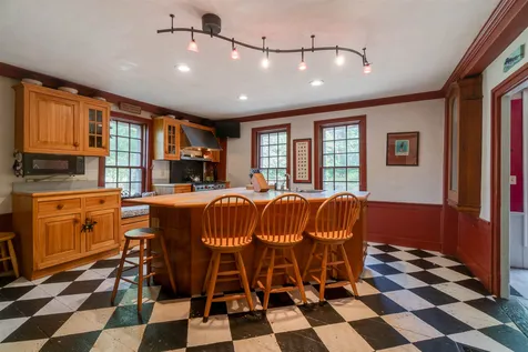 2 Mast Road Lee NH 03861