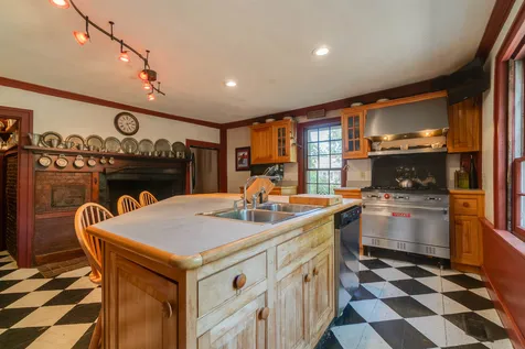 2 Mast Road Lee NH 03861