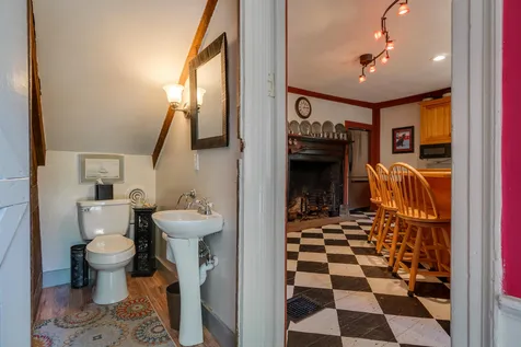 2 Mast Road Lee NH 03861