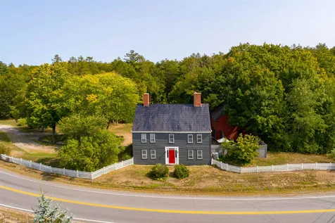 2 Mast Road Lee NH 03861