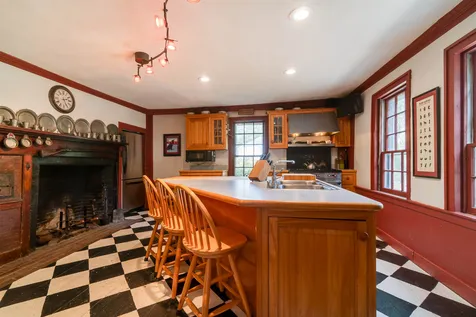 2 Mast Road Lee NH 03861