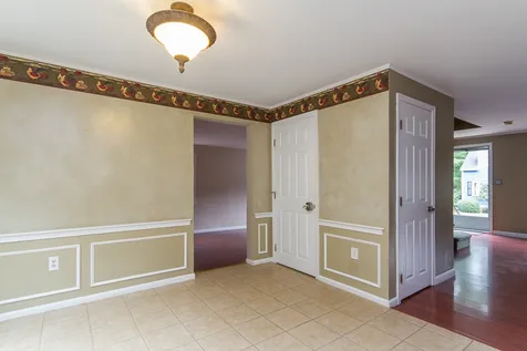 19 Beaujolais Drive Nashua NH 03062