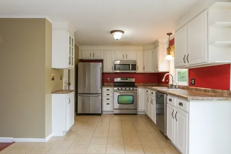 19 Beaujolais Drive Nashua NH 03062