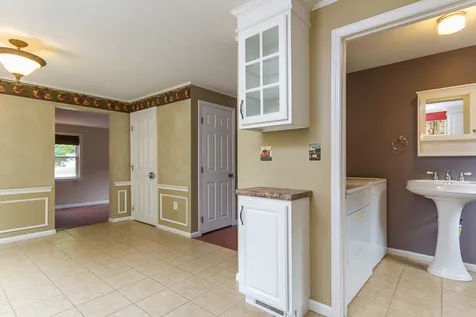 19 Beaujolais Drive Nashua NH 03062