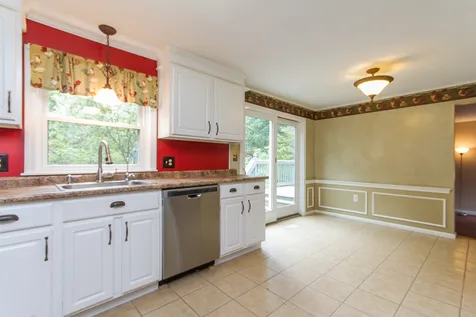19 Beaujolais Drive Nashua NH 03062