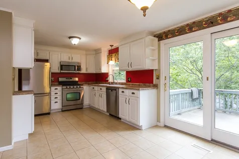 19 Beaujolais Drive Nashua NH 03062