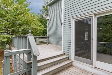 19 Beaujolais Drive Nashua NH 03062