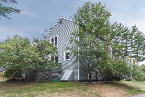 19 Beaujolais Drive Nashua NH 03062