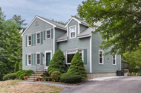 19 Beaujolais Drive Nashua NH 03062