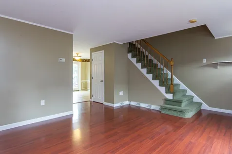 19 Beaujolais Drive Nashua NH 03062