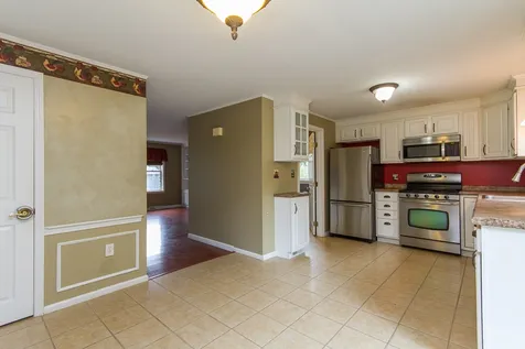 19 Beaujolais Drive Nashua NH 03062