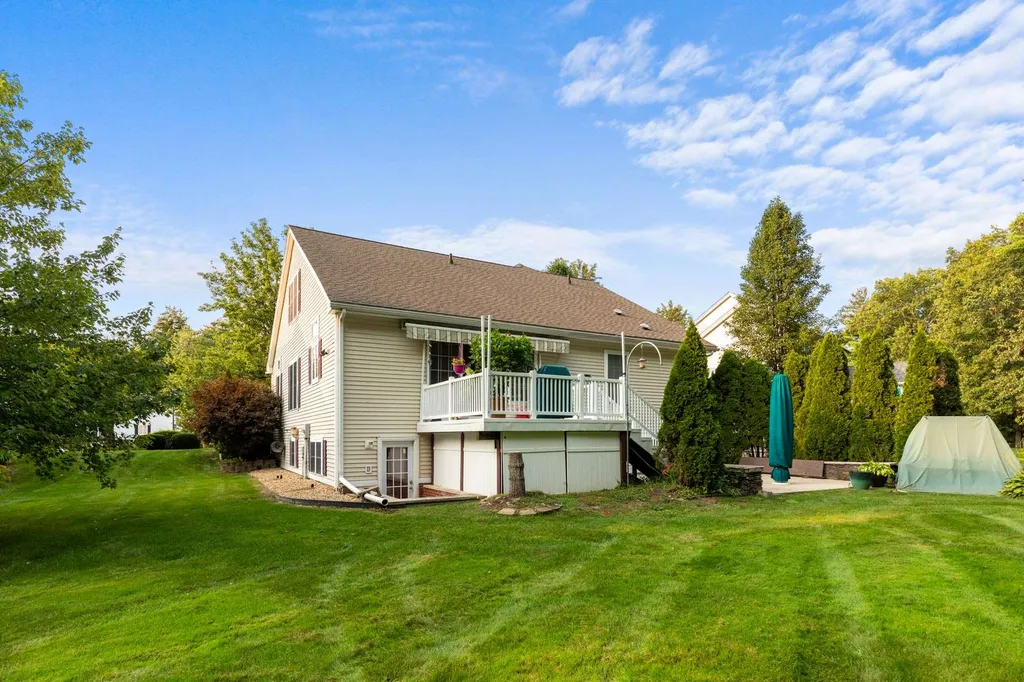15 Meadowood Drive Exeter NH 03833