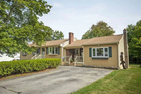 18 Henderson Circle Salem NH 03079