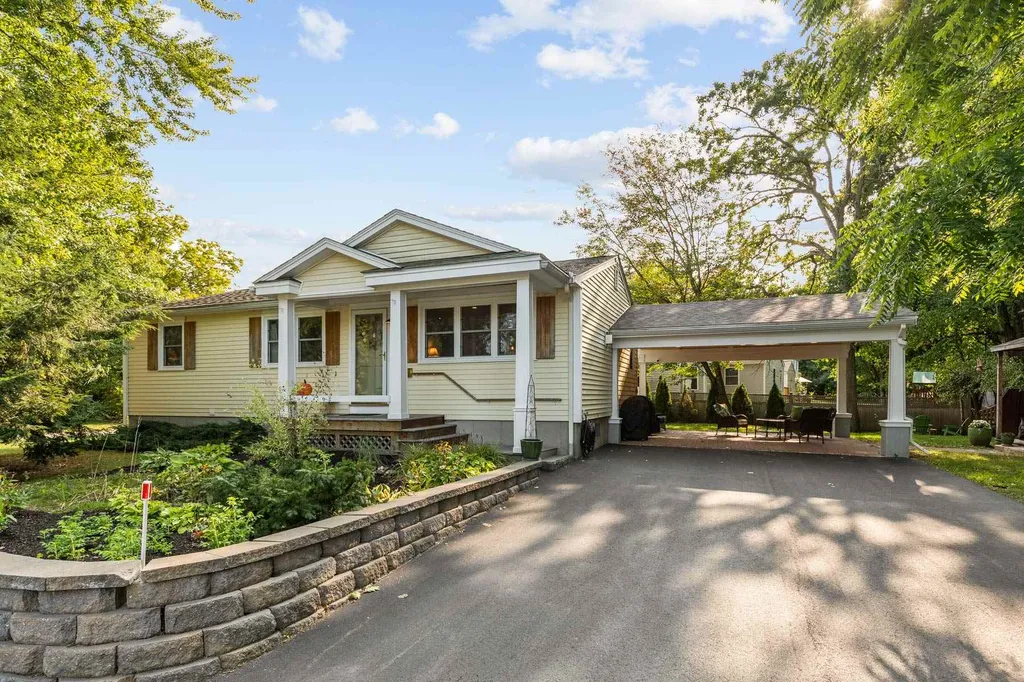 19 Clover Street Exeter NH 03833