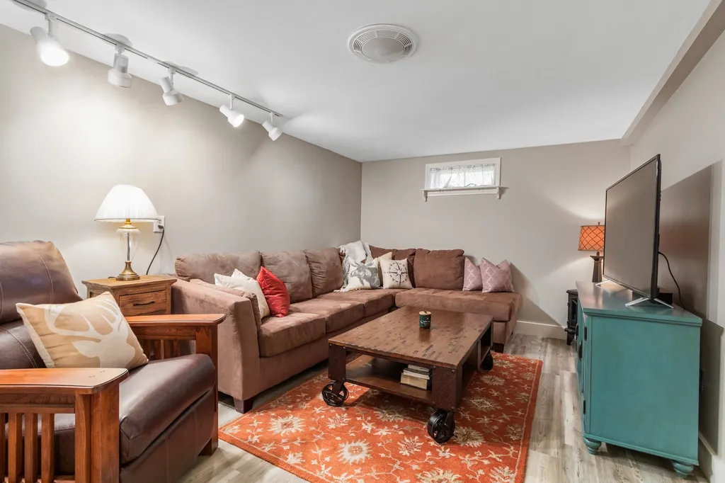 19 Clover Street Exeter NH 03833