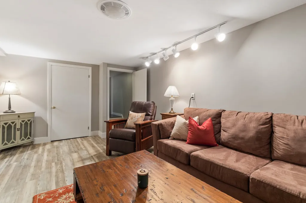 19 Clover Street Exeter NH 03833