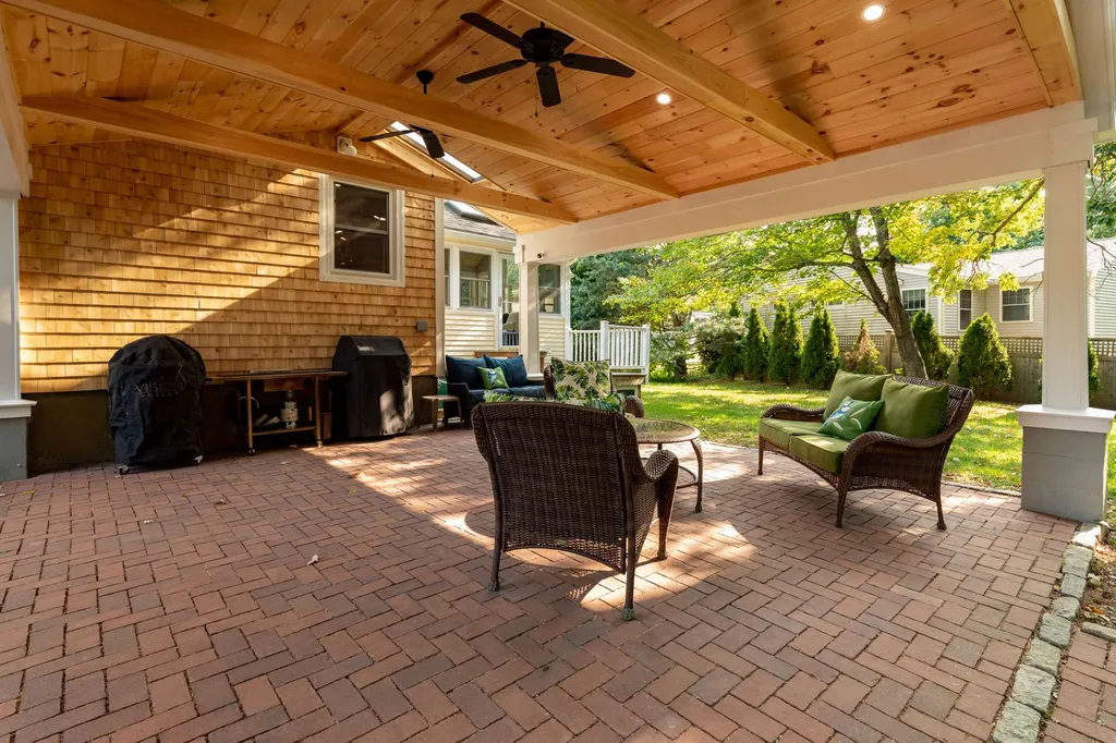 19 Clover Street Exeter NH 03833