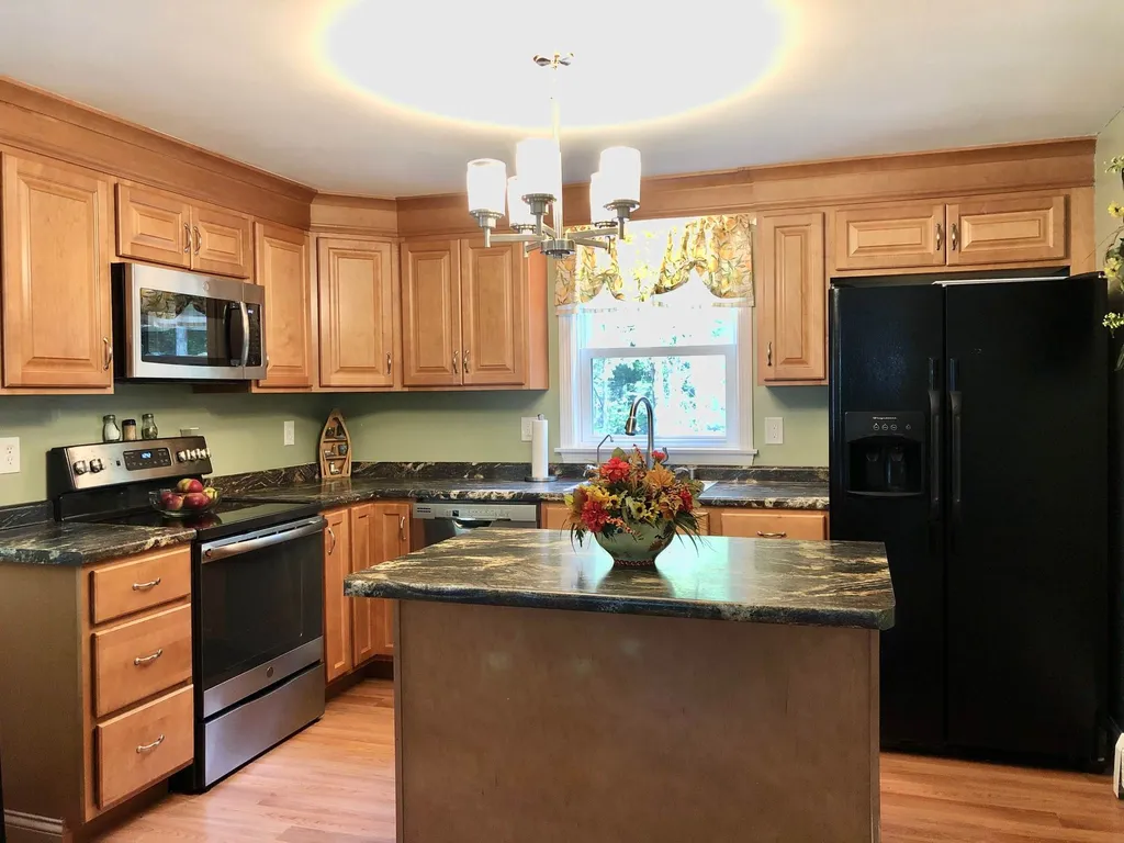 38 Mo Sett Avenue Goffstown NH 03045