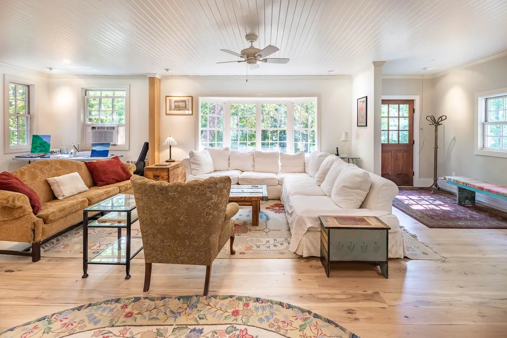 9295 Pomfret Road Pomfret VT 05053