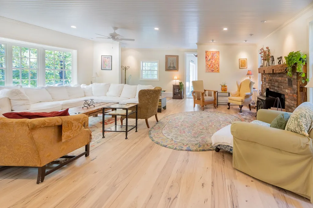 9295 Pomfret Road Pomfret VT 05053
