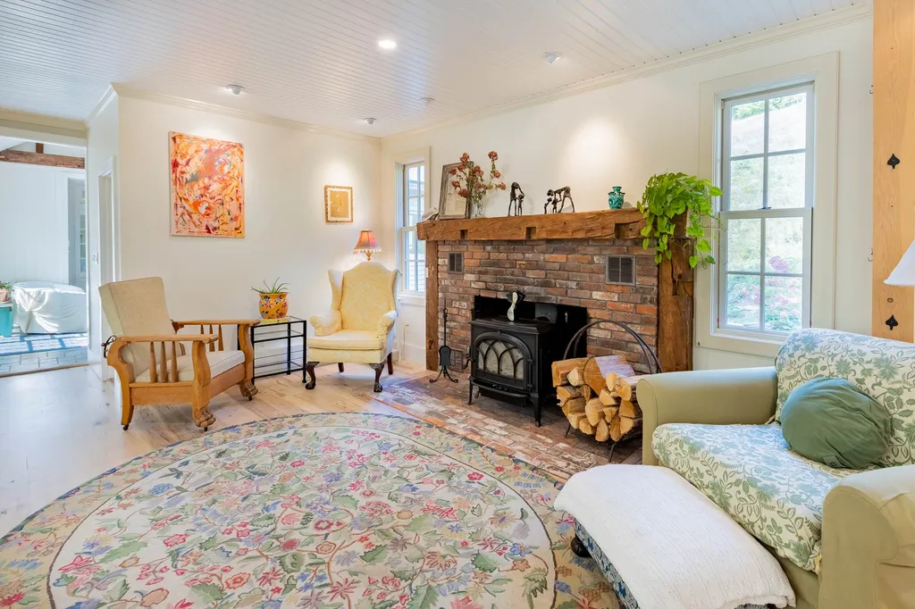 9295 Pomfret Road Pomfret VT 05053