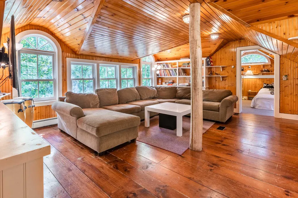 9295 Pomfret Road Pomfret VT 05053