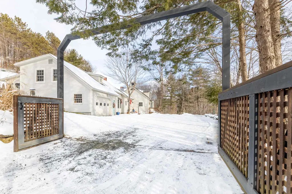 9295 Pomfret Road Pomfret VT 05053