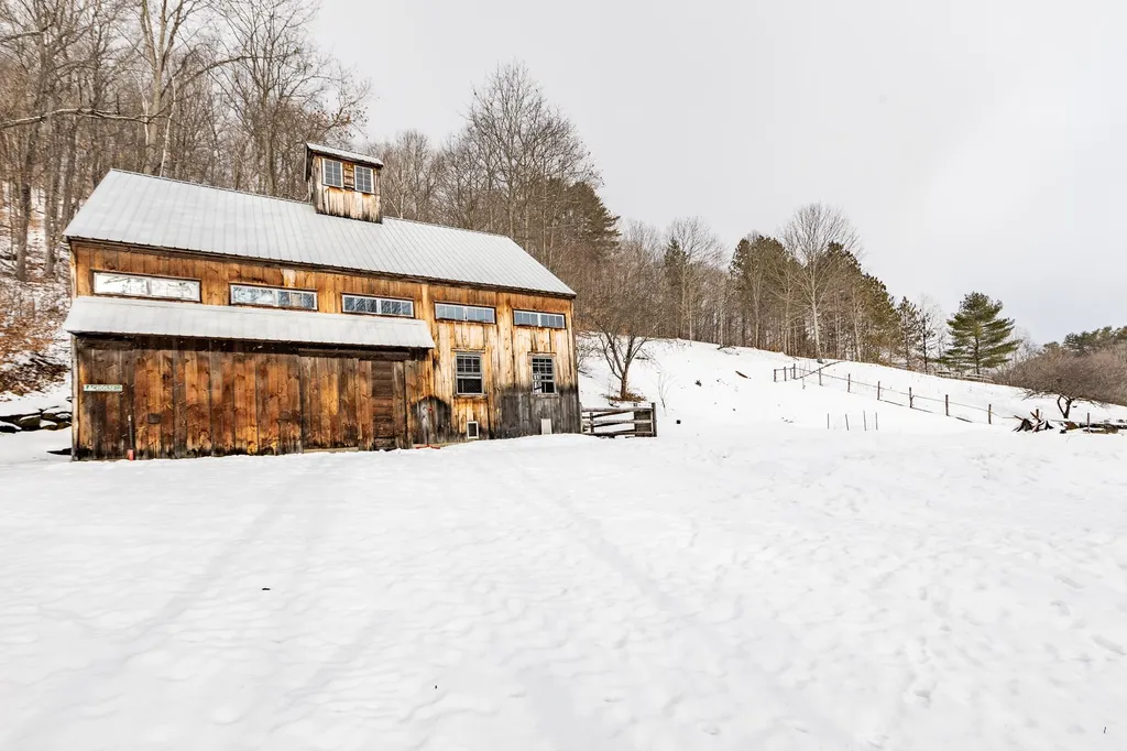 9295 Pomfret Road Pomfret VT 05053