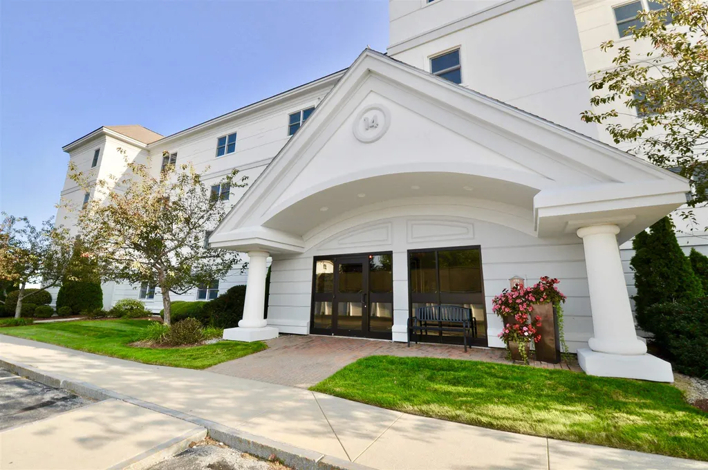 14 Mountain Laurels Drive Nashua NH 03062