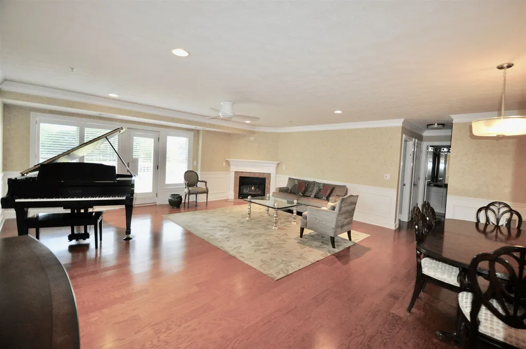 14 Mountain Laurels Drive Nashua NH 03062