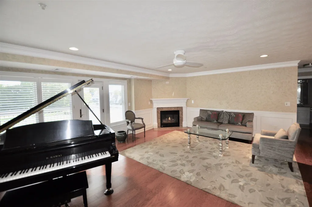 14 Mountain Laurels Drive Nashua NH 03062