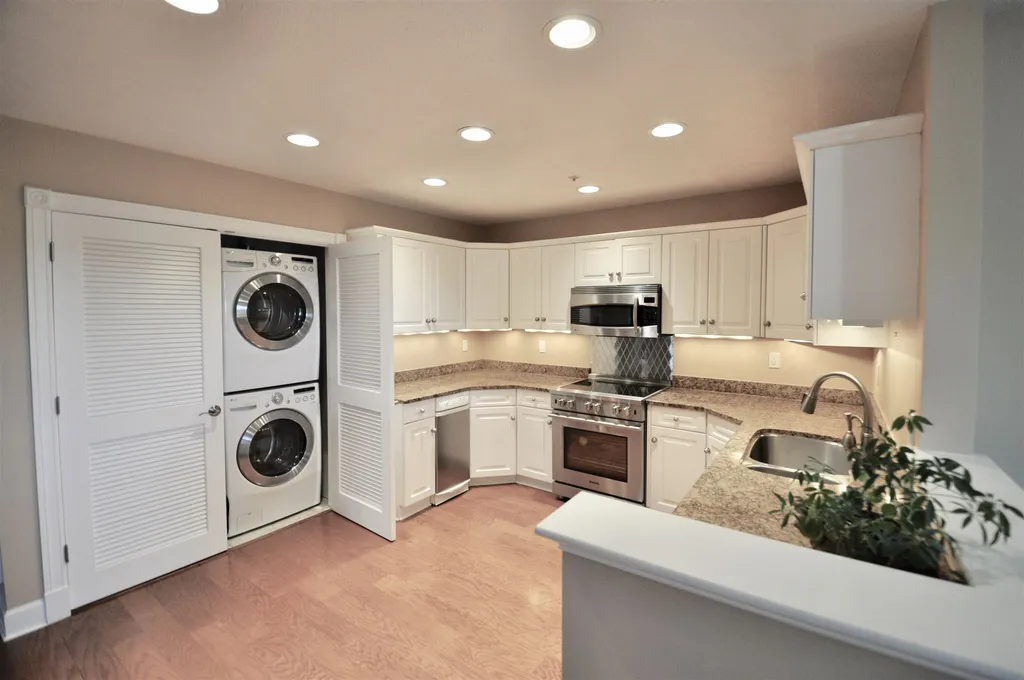 14 Mountain Laurels Drive Nashua NH 03062